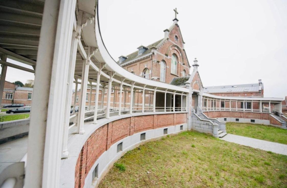 Les Chambres Atypiques De Nico Bush - Parking Securise Velos Tournai Exteriér fotografie